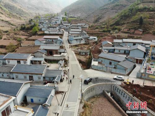 未脱贫人口和脱贫摘帽县_脱贫摘帽的相关图片(3)