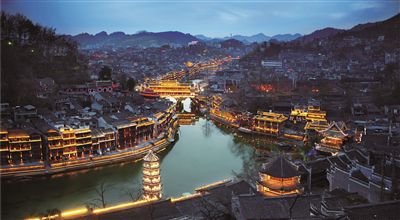 凤凰县人口_湖南有个县,号称“中国最美的小城”,人口42万,GDP超87亿
