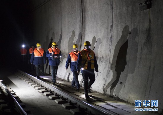 ���´��߻��㣩��4����ҹ�е���·ͨ�Ź�