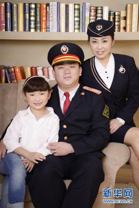（新春走基層）（10）你的白天 我的黑夜——春運路上“相見難”的夫妻列車長
