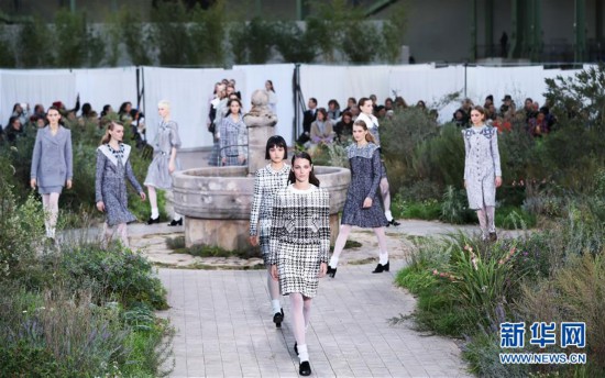 (国际)(7)巴黎高级定制周:在修道院回廊花园寻找香奈儿