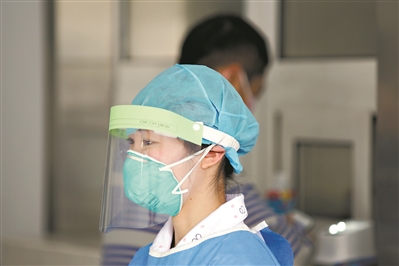 发热病人口罩_戴口罩的卡通图片