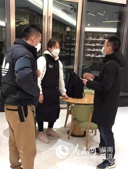 疫情中的湖南正能量 凌晨他们给湖北一家人送上温暖的“家”