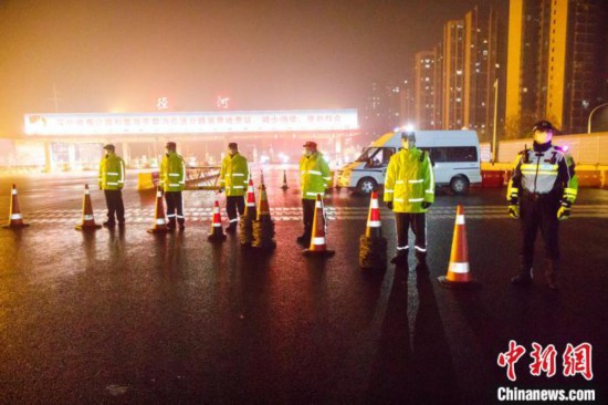 武汉警方启动最高等级勤务 全警投身疫情防控阻击战