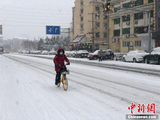 音もなく大地を潤す初春の雪　大雪が舞い散る北京 