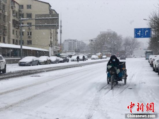 音もなく大地を潤す初春の雪　大雪が舞い散る北京 