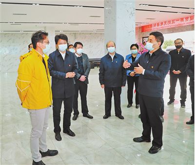贵港市委书记,市新型冠状病毒肺炎疫情防控工作领导小组组长李新元到