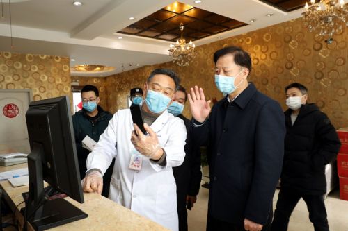 黃曉武書記調研新冠肺炎確診病例家庭密切接觸者定點隔離工作-岳建文 攝 (2)