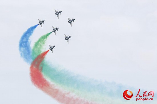 2月8日上午,中国空军八一飞行表演队正在进行新加坡航展检验性飞行。朱姜海 摄