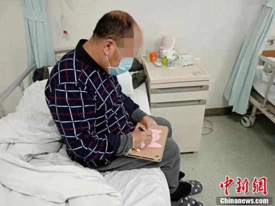 重症病棟の「祈願の掲示板」　湖北省武漢