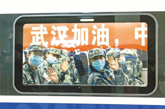 西安片区军队医疗人员乘坐"白衣天使"高铁专列赶赴武汉抗击疫情