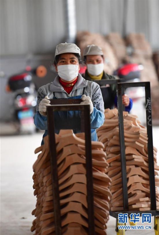 （社會）（1）廣西融水：巾幗扶貧車間復工忙