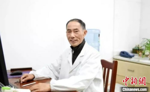 78歲的江蘇宜興老僑眷鄧君朴。　（江蘇省僑聯供圖）