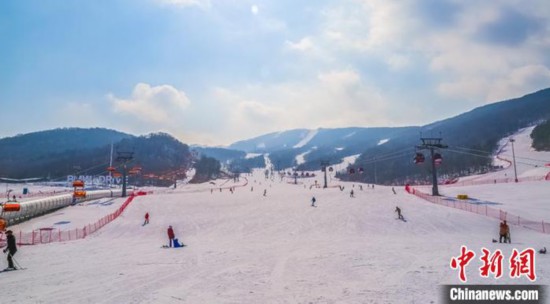  Several ski trails opened in the ski resort Photographed by Shi Hongyu