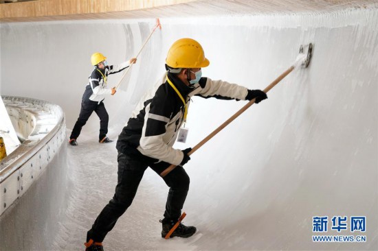 （体育）（4）国家雪车雪橇中心赛道制冰完成