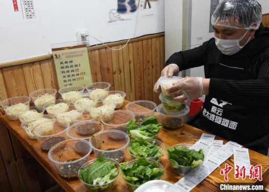 重慶名物の「重慶小麺」レストラン約100軒が「未調理麺」デリバリーにスタイル変換