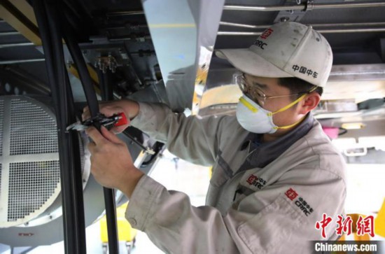 中車四方、操業再開後初の高速鉄道車両「復興号」がラインオフ