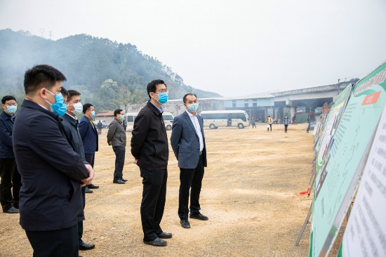 县长黄慧致辞,县人大常委会主任覃纪腾,县政协主席黄欢等县四家班子