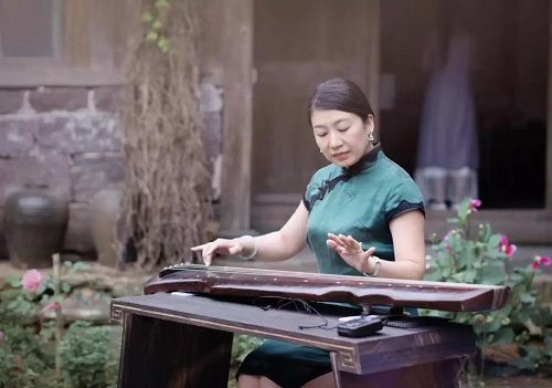 琴咏春秋 华夏正音：记古琴“泛川派第五代传人”林海妍
