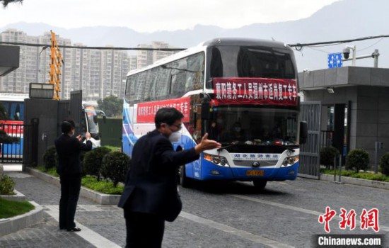 福州包車接回首批湖北籍務工人員返崗