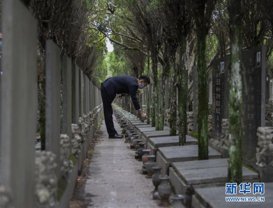 (社会)(6)南昌:别样清明一样情