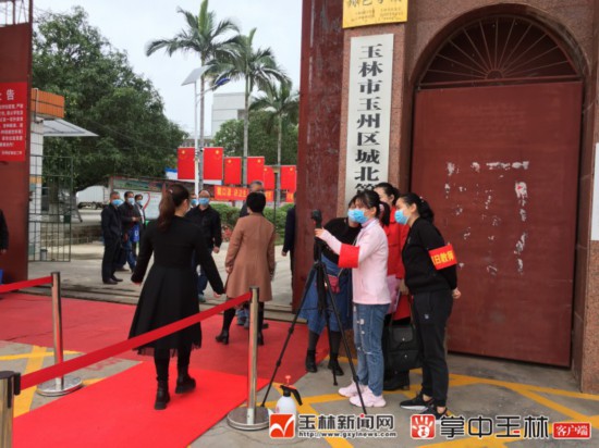 3月30日,记者跟随其中一个开学评估组先后来到玉州区名山中学和城北