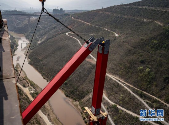 （經濟）（4）中老鐵路元江特大橋“邁”過第一高墩