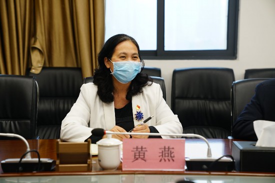 02学校人事处处长黄燕发言-副本.jpg
