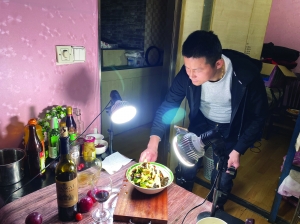 镇江餐厅老板变美食网红两个月攒百万粉丝