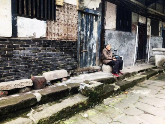 搭上綠皮火車去旅行！重慶小眾冷門老街，號稱另一個“磁器口”！