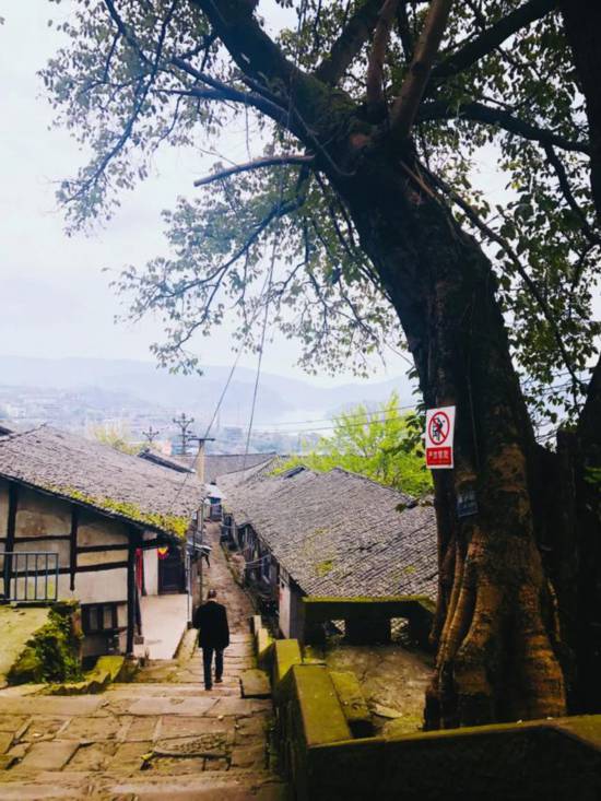 搭上綠皮火車去旅行！重慶小眾冷門老街，號稱另一個“磁器口”！