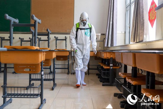 4��24�գ�����������Ա������������ø�Ƽ����Խ��ҽ���������ࡣ������������ ������ �㣩