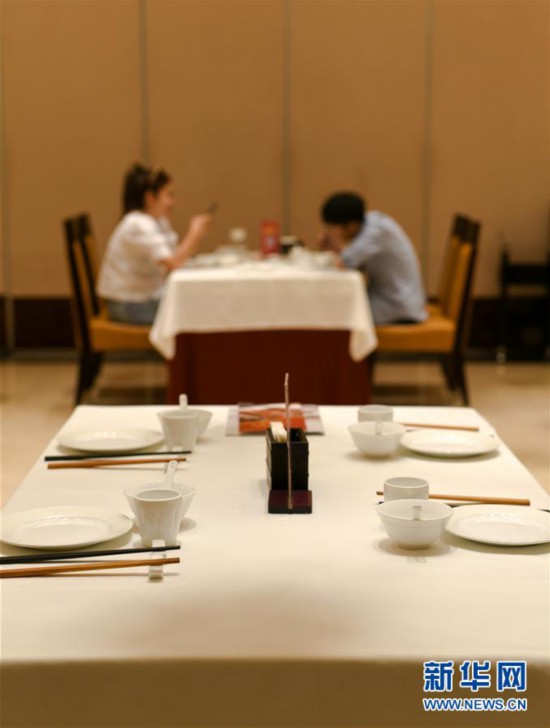 (新華全媒頭條·圖文互動)(9)人氣回暖 消費復蘇 健康出行——加長版“五一”假期觀察