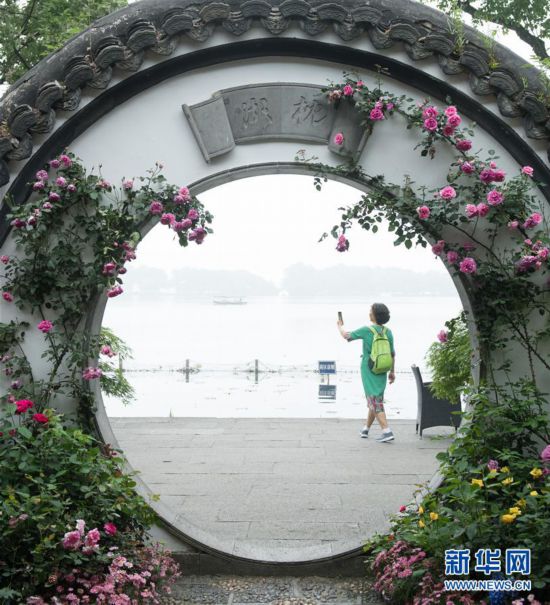 (新華全媒頭條·圖文互動)(5)人氣回暖 消費復蘇 健康出行——加長版“五一”假期觀察