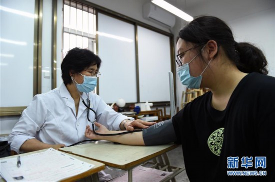 （健康）（1）合肥：高考體檢“送檢到校”服務學生