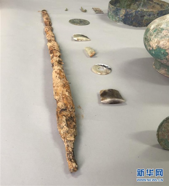 (圖文互動)(3)河南出土鵝首曲頸青銅壺 內有逾3000ml不明液體