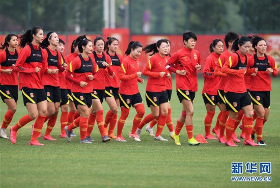 （體育）（1）足球——中國女足舉行公開訓練課