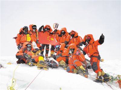 测量登山队再次站上地球之巅 2020年珠峰测高任务完成