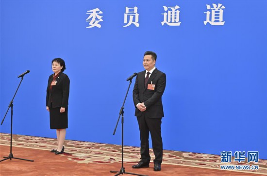 (两会)(8)接受采访