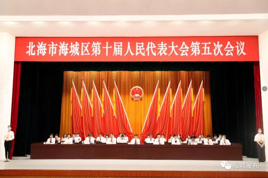 邓炳忠,李锡贵,区委副书记,区长裴相春,区政协主席梁雪梅在主席台前排