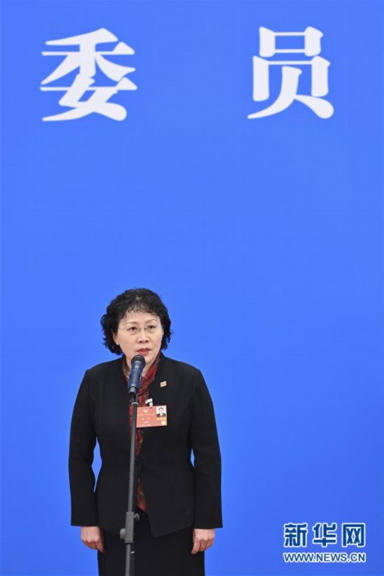 (两会·XHDW)(6)接受采访