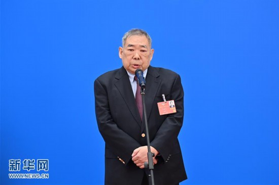 (两会·XHDW)(8)接受采访