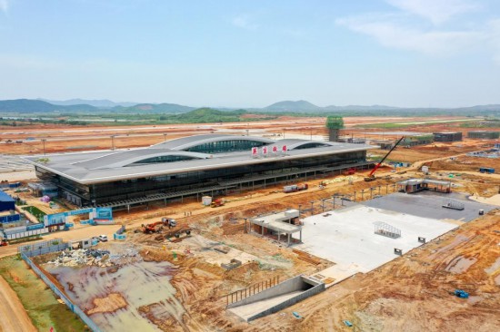 "芜湖宣州机场建设投资有限公司董事长孙跃进表示,朝着年内建成
