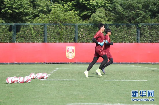 （體育）（2）足球——中國U19男足在滬訓練