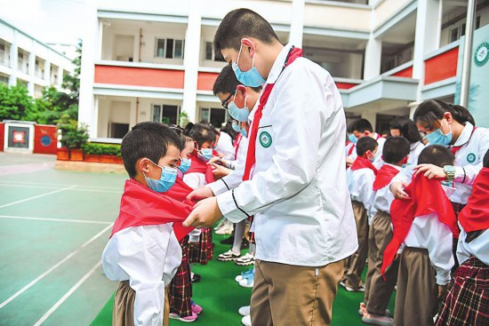 玉溪市红塔区瓦窑中心小学庆"六一"