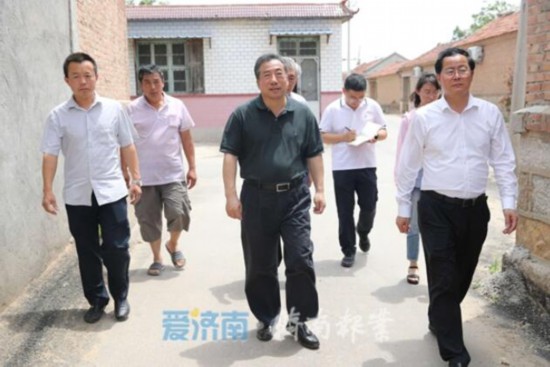 孙立成以“四不两直”方式调研脱贫攻坚工作时夸张:落实精准要求持续巩固脱贫攻坚成果