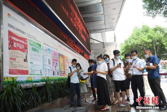 6月招聘会_无锡市举办第二十届高端人才招聘会 新一代信息技术企业成揽才主力(3)