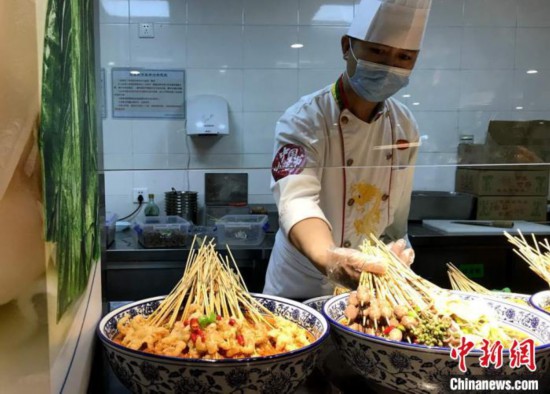 用美食推动消费回暖 川苏陕湘四地小吃长沙“揽客”
