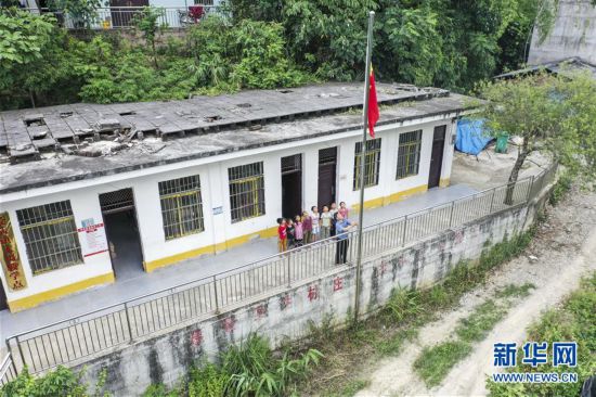 ��ͼƬ���£���1��һ��һУ��ʮ�� ������կ��ͯ��ѧ��