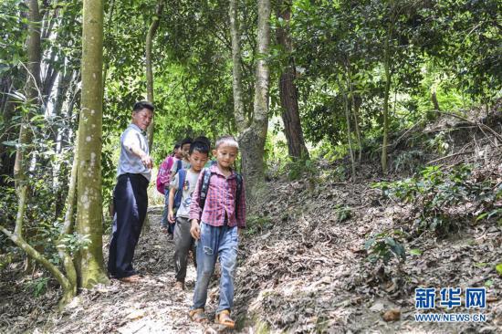 ��ͼƬ���£���11��һ��һУ��ʮ�� ������կ��ͯ��ѧ��